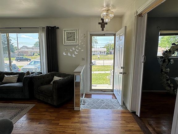 5th image of 32302 Ryan Rd