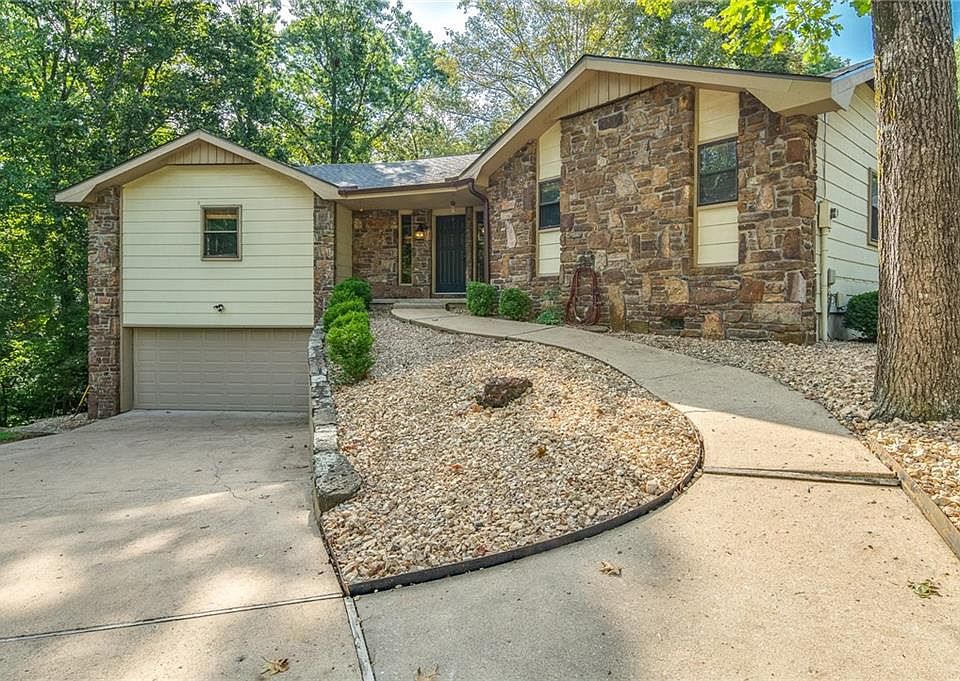 1st image of 12 Watchet Ln