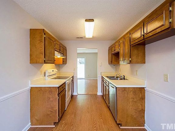 4th image of 537 Darby Glen Ln
