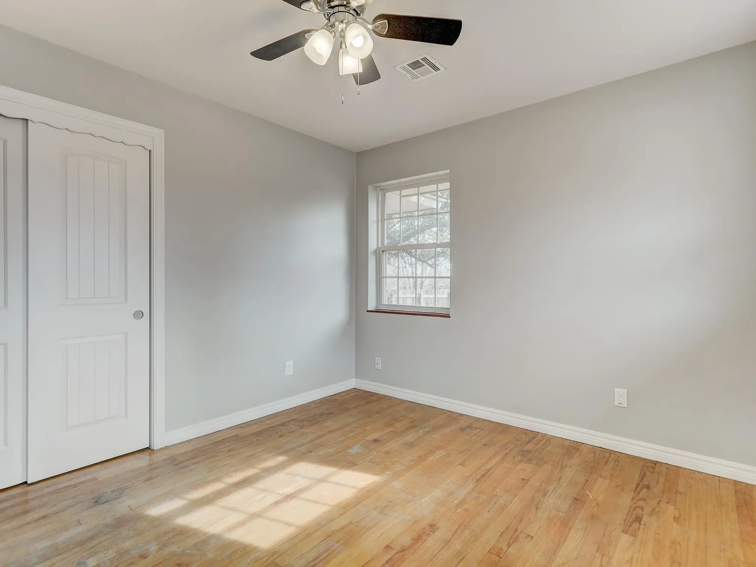 3 bed, 1200 sqft, $1,535 — Photo 2