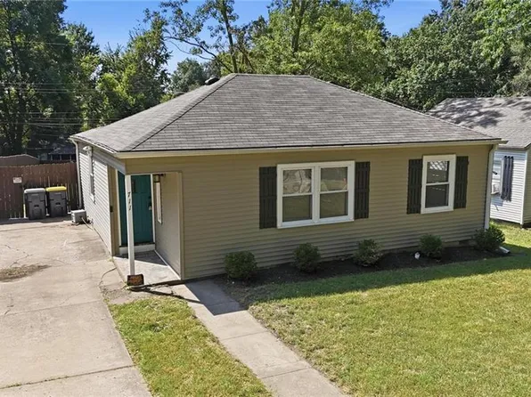 711 NE 45th St, Kansas City, MO 64116