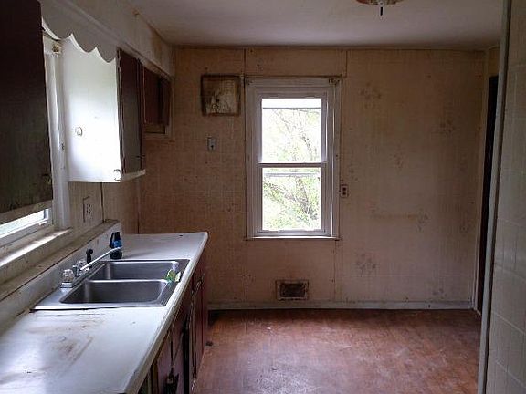 4th image of 4620 Elmer Ave