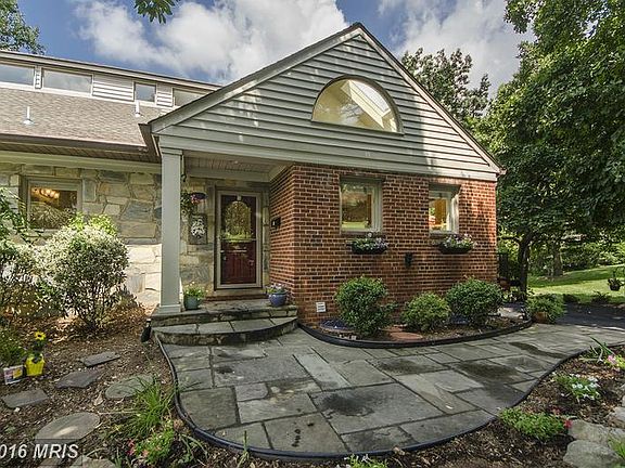2nd image of 3062 Valley Ln