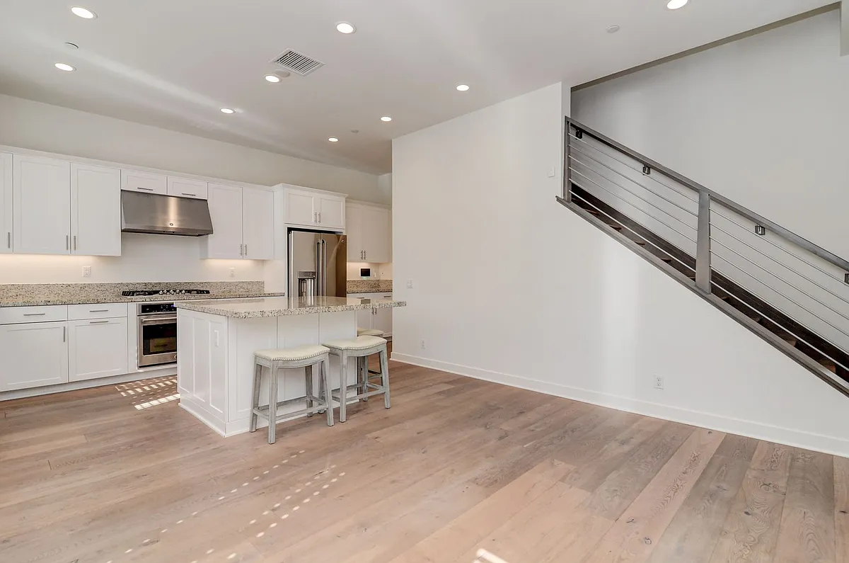 Building Photo - 651 Breakaway Ln