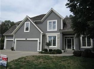 5908 Woodfield Ct, Parkville, MO 64152