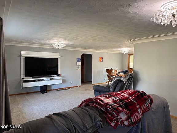 3rd image of 921 Lincoln Dr