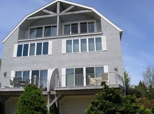 29 Northstone Rd APT 3, Swampscott, MA 01907