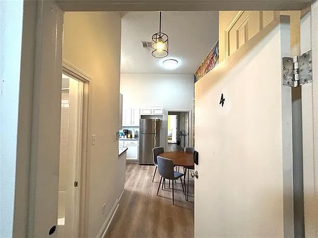 1 bed, 1.0 bath, 750 sqft, $1,300 — Photo 2