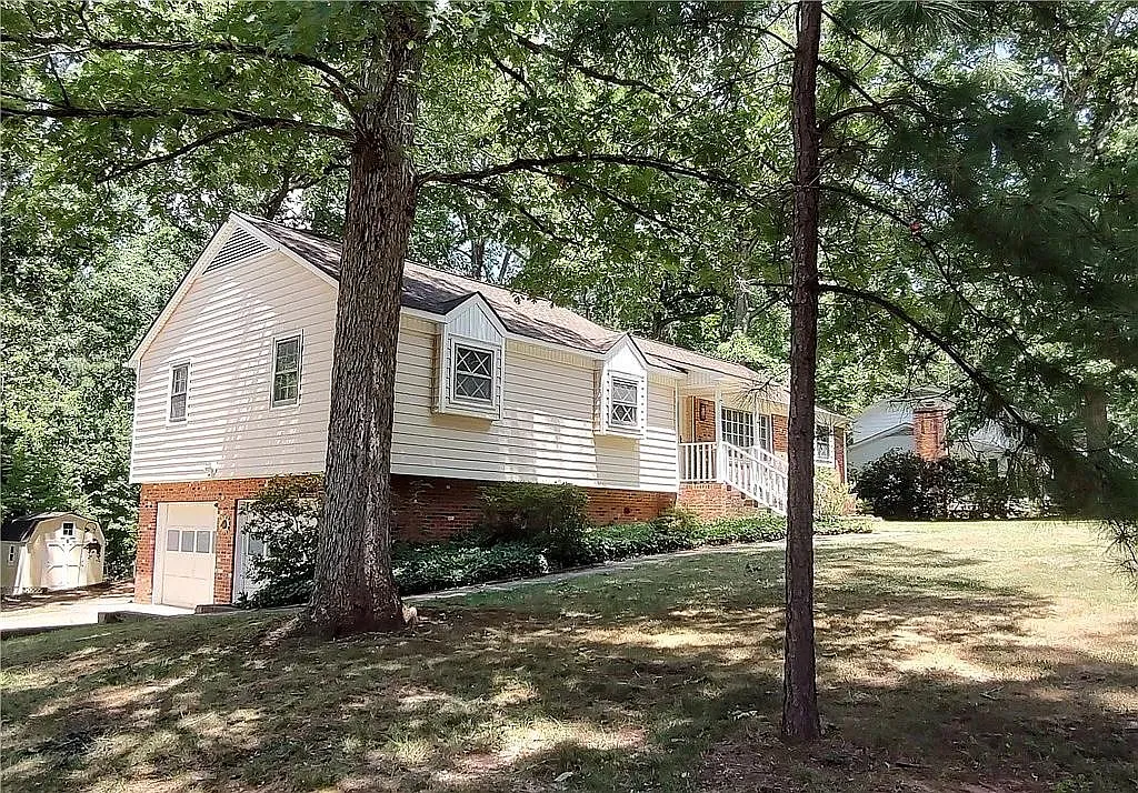 4 bed, 2574 sqft, $2,250 — Photo 3