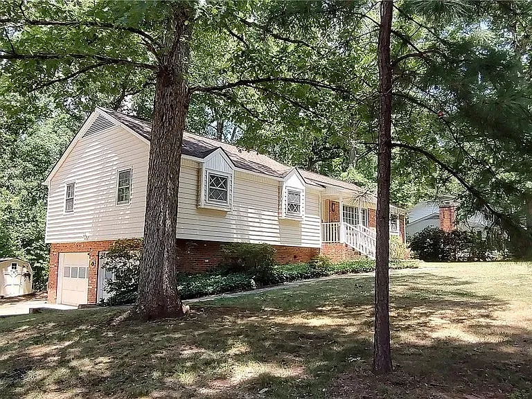 2628 Bellaire Dr — Photo 3