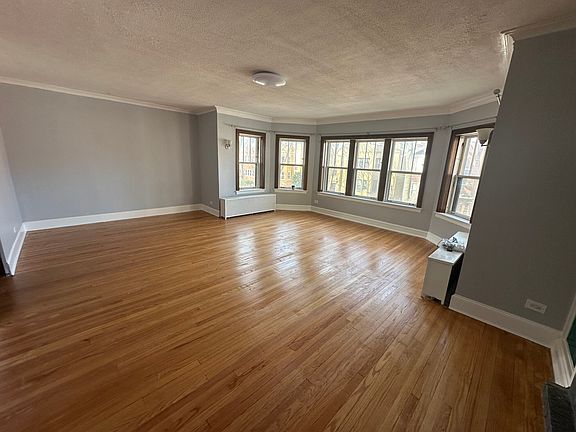 3rd image of 5717 N Washtenaw Ave #2