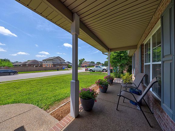 4th image of 104 Southgate Dr