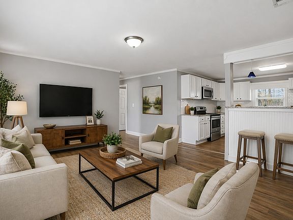 5th image of 308 W Lamm St