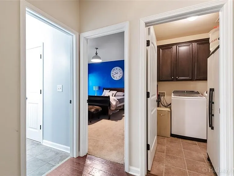 1412 English Manor Cir — Photo 9