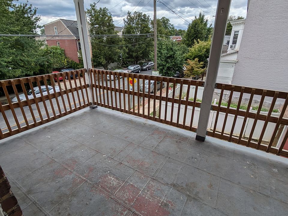 Private balcony (looking over E End Ave)
