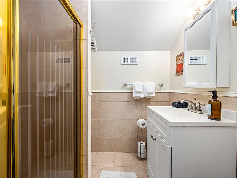 25 S Oakland Ave — Photo 45
