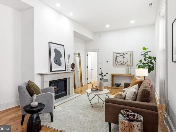 306 S 10th St APT C, Philadelphia, PA 19107
