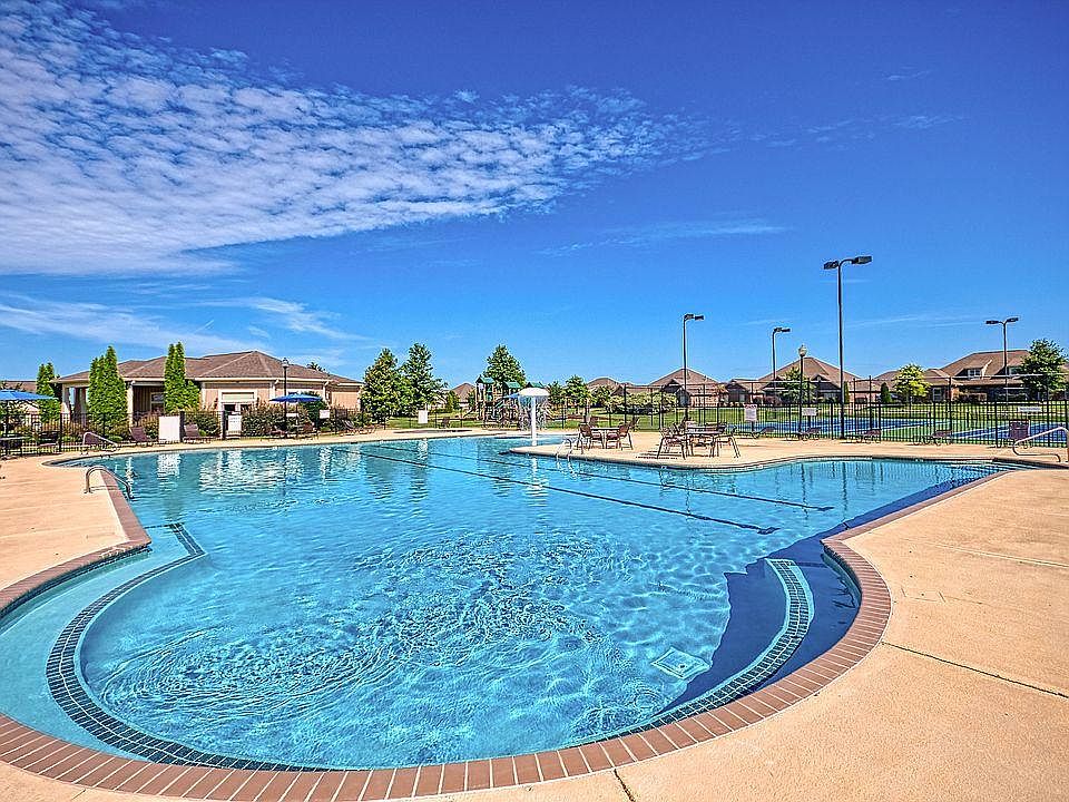 2nd image of 410 Promenade Dr SW #410