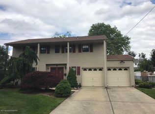 6 Rustic Ln, Matawan, NJ 07747