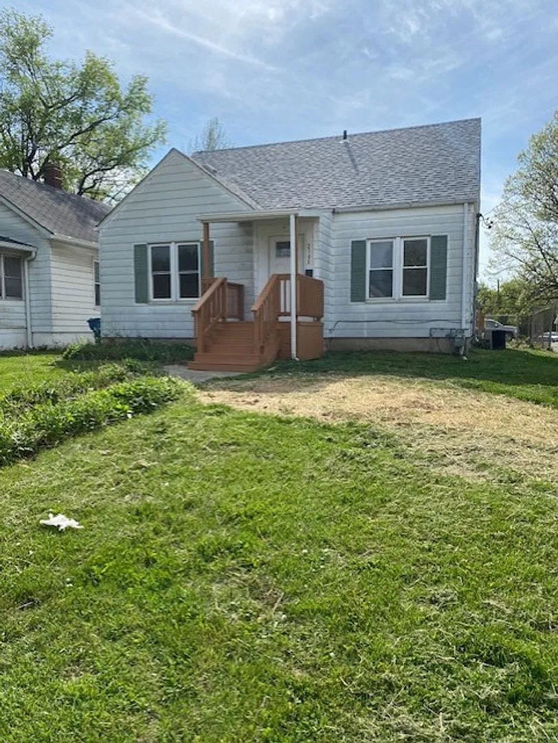 Large 3-Bedroom Home! — Photo 1