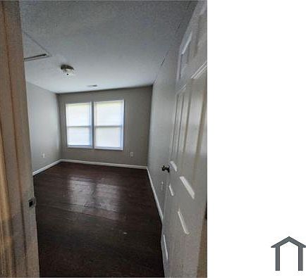 3rd image of 3621 Somerset Dr