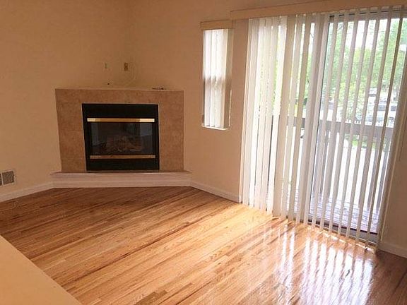 3rd image of 15 Blaise Ct