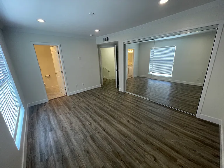 1037 Linden Ave #8 — Photo 21