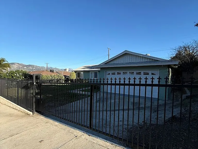 15148 Oro Grande St — Photo 5