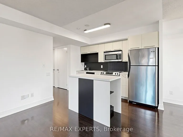 21 Carlton St #507 — Photo 16