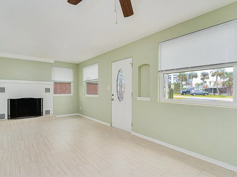 Hibiscus Dr — Photo 4