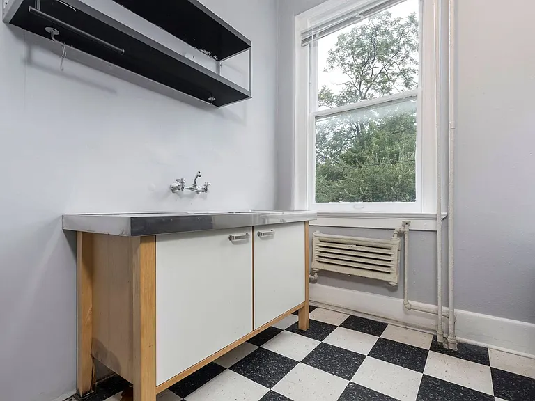 222 W Magnolia Ave — Photo 3