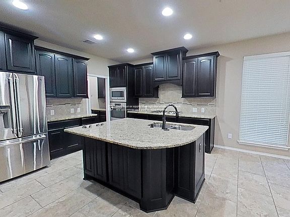 3rd image of 345 Clorinda