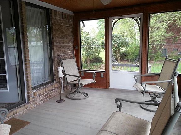 4th image of 1517 Barton Dr NE