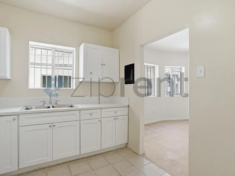 1513 W 12th Pl #4 — Photo 12