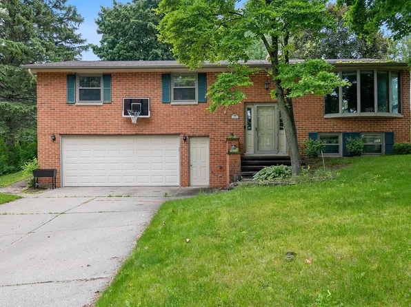 123 Rose Ln, Green Bay, WI 54302