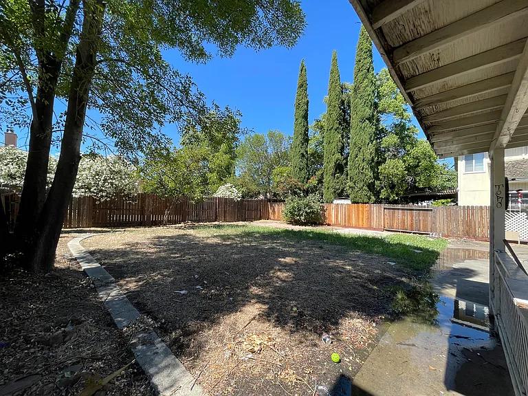8795 Deer Creek Cir — Photo 37
