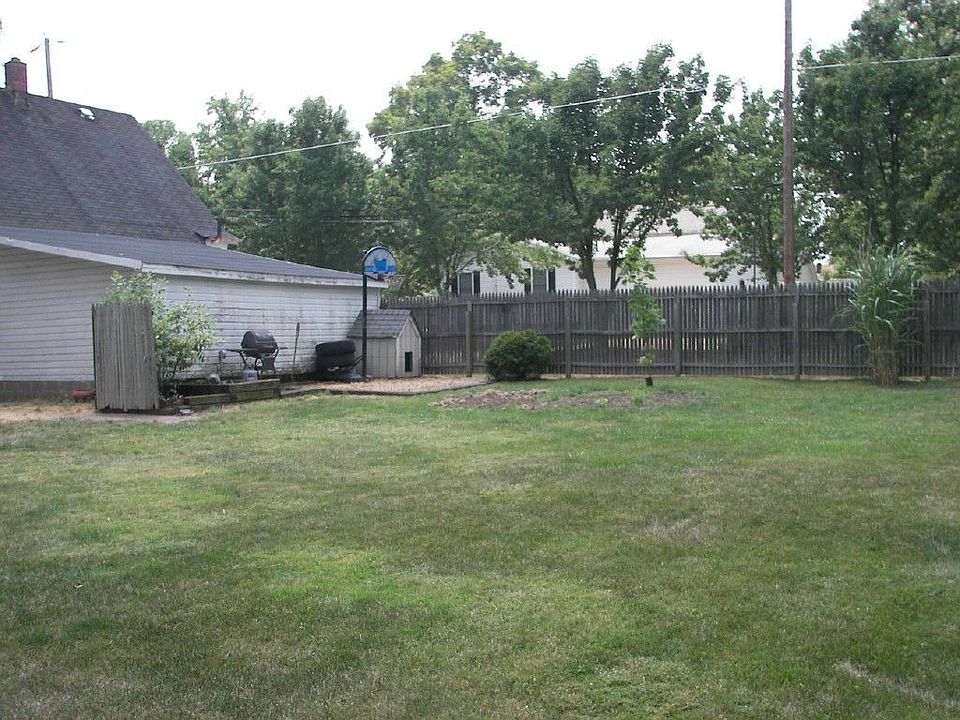 Huge Fenced in Yard w/new fence