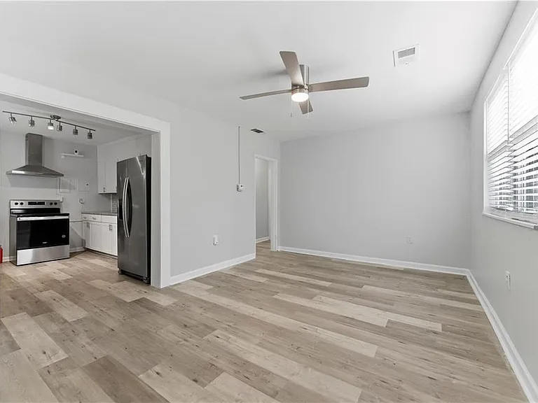1307 Elizabeth Ave SW — Photo 3