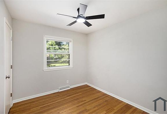 4th image of 5719 W 97th St