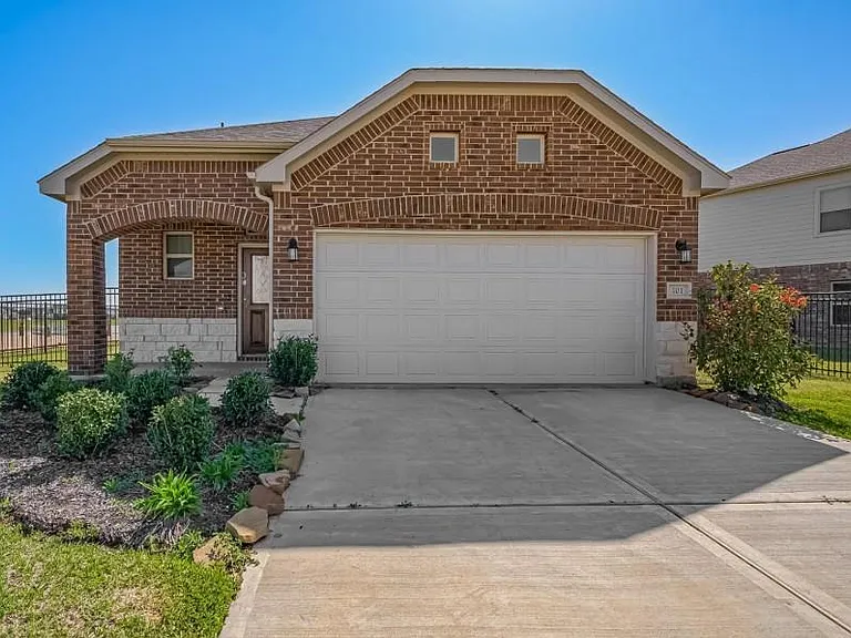 101 Eliana Shores Dr — Photo 1