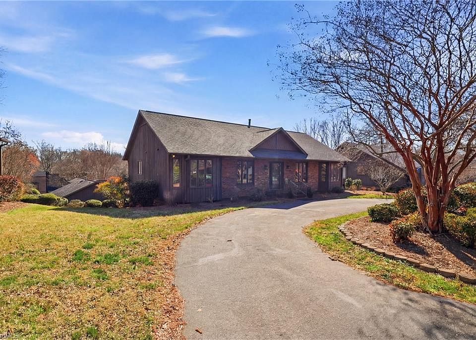 1st image of 270 Ridgehaven Dr