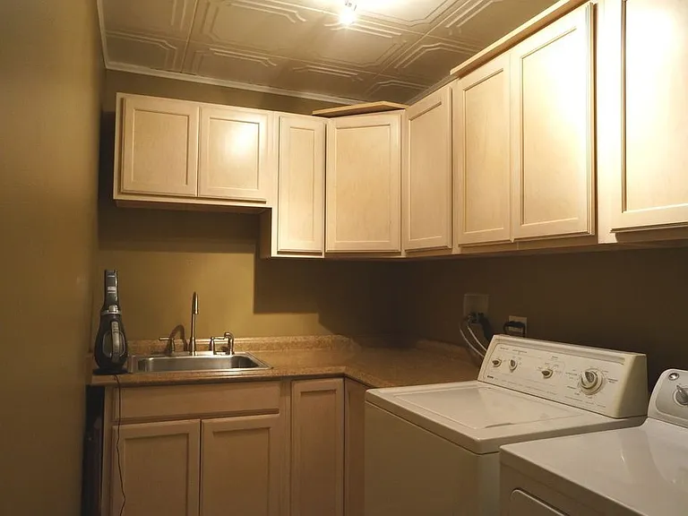 8566 Huckins Dr — Photo 13