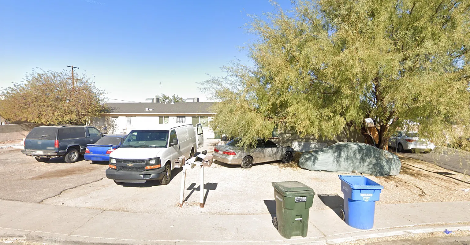 814 E Siesta Dr — Photo 1