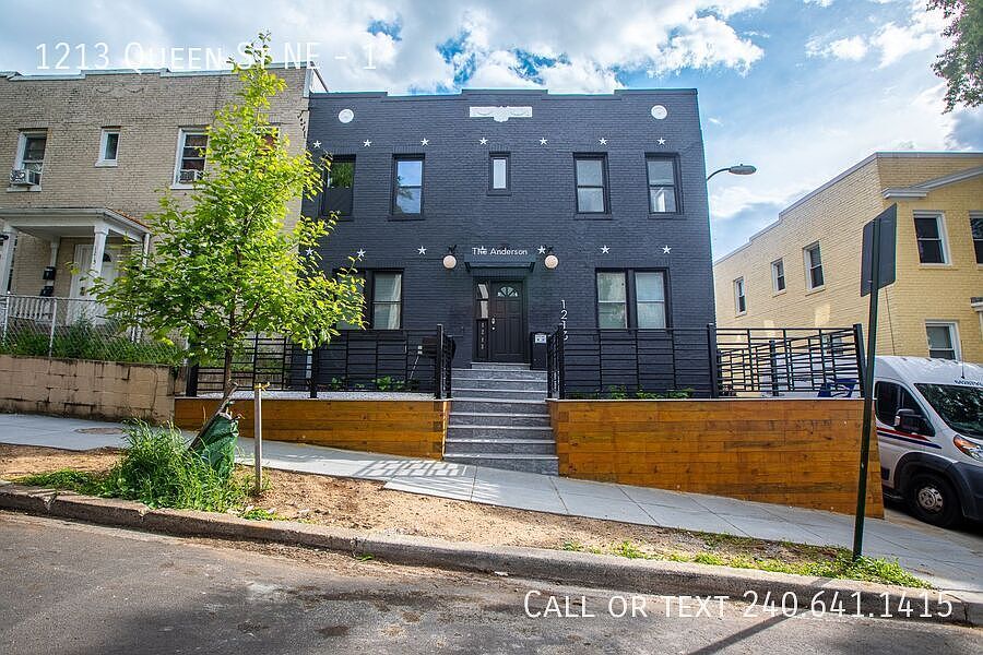 1st image of 1213 Queen St NE APT 1