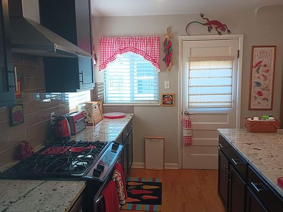 2nd image of 3136 Stuart St #3