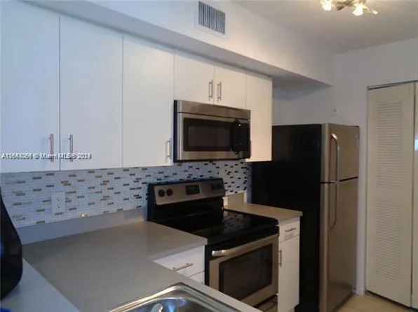 2123 Renaissance Blvd APT 303, Hollywood, FL 33025