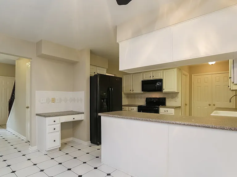 20914 Lake Park Trl — Photo 9