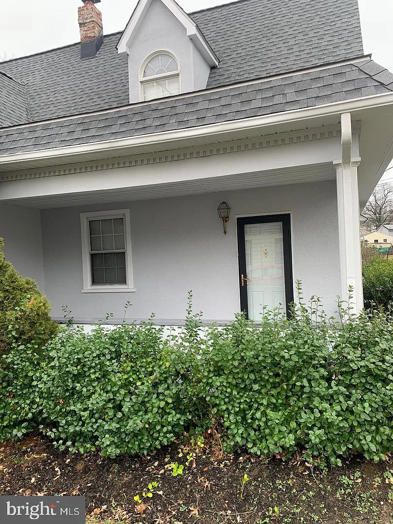 3 bed, 2.5 bath, 1415 sqft, $2,200 — Photo 3