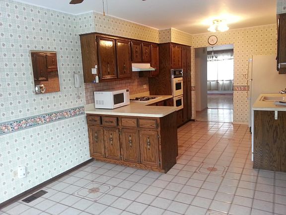 4th image of 401 Tracey Ct