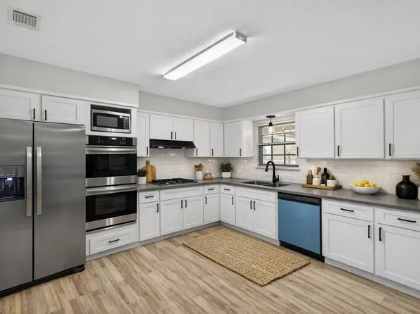 606 Merioneth Dr, Fort Walton Beach, FL 32547